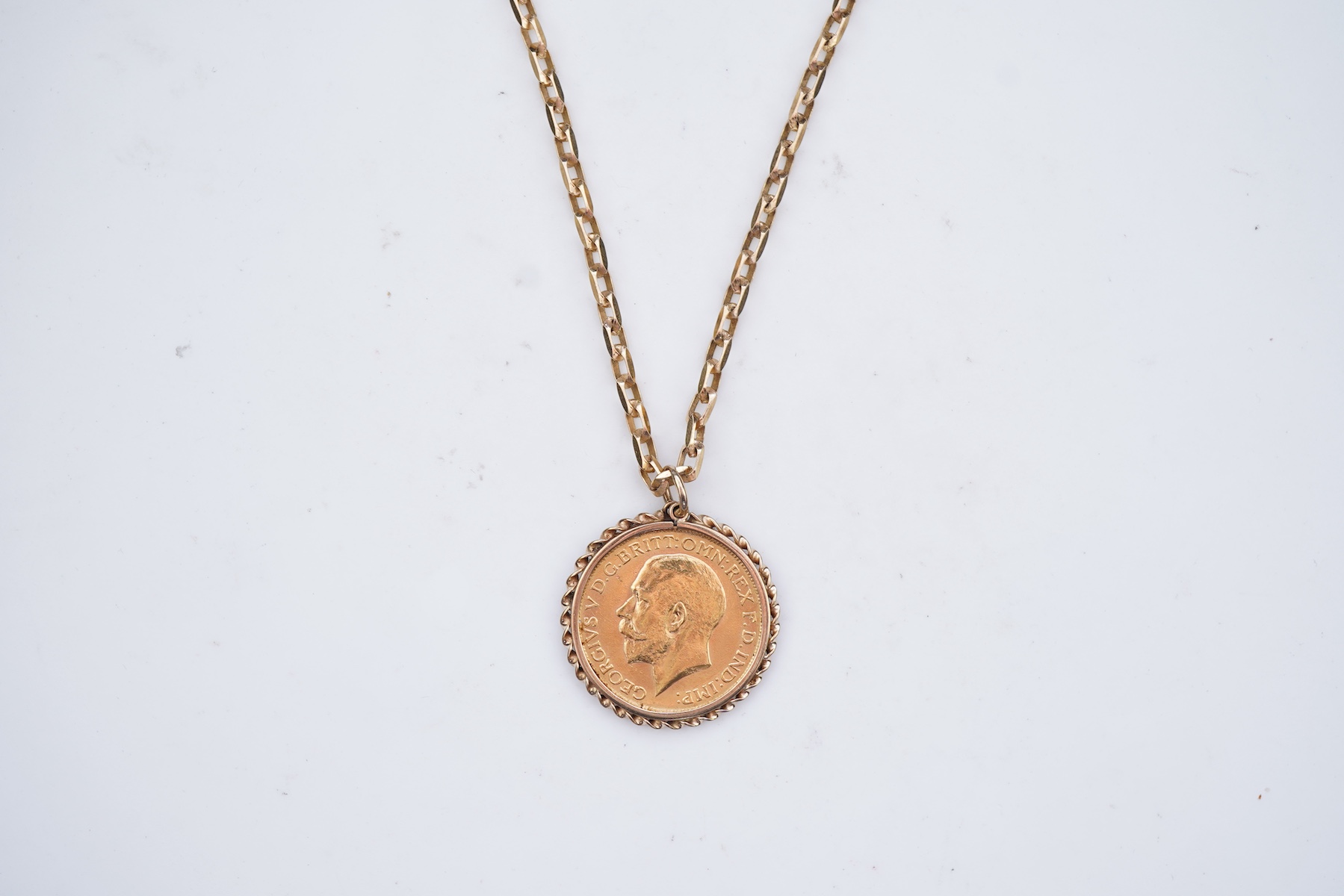 A George V sovereign coin pendant necklace